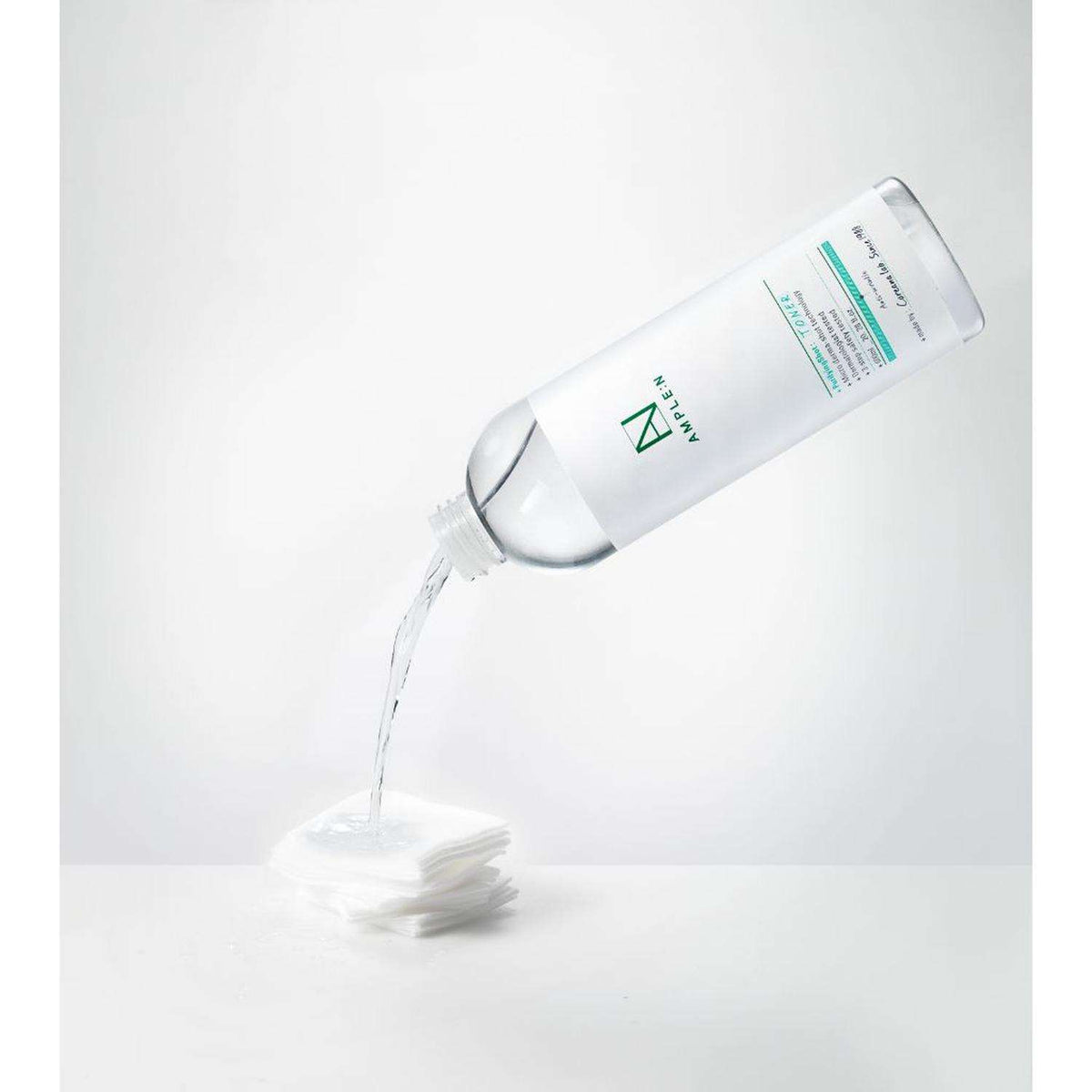 Detalle del tónico facial AMPLEN de 600 ml.