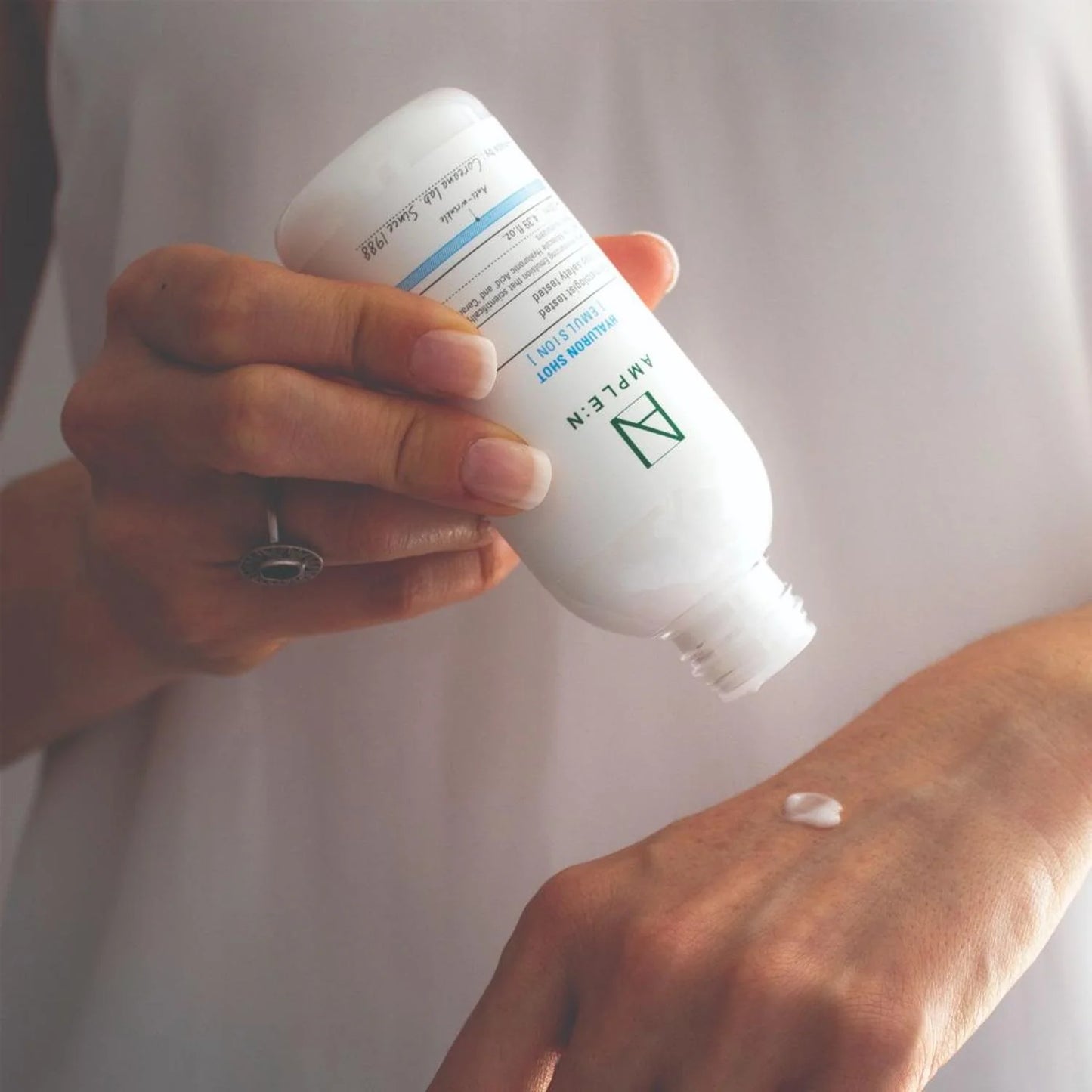 Crema facial fluida hidratante Amplen Ácido Hialurónico 130ml