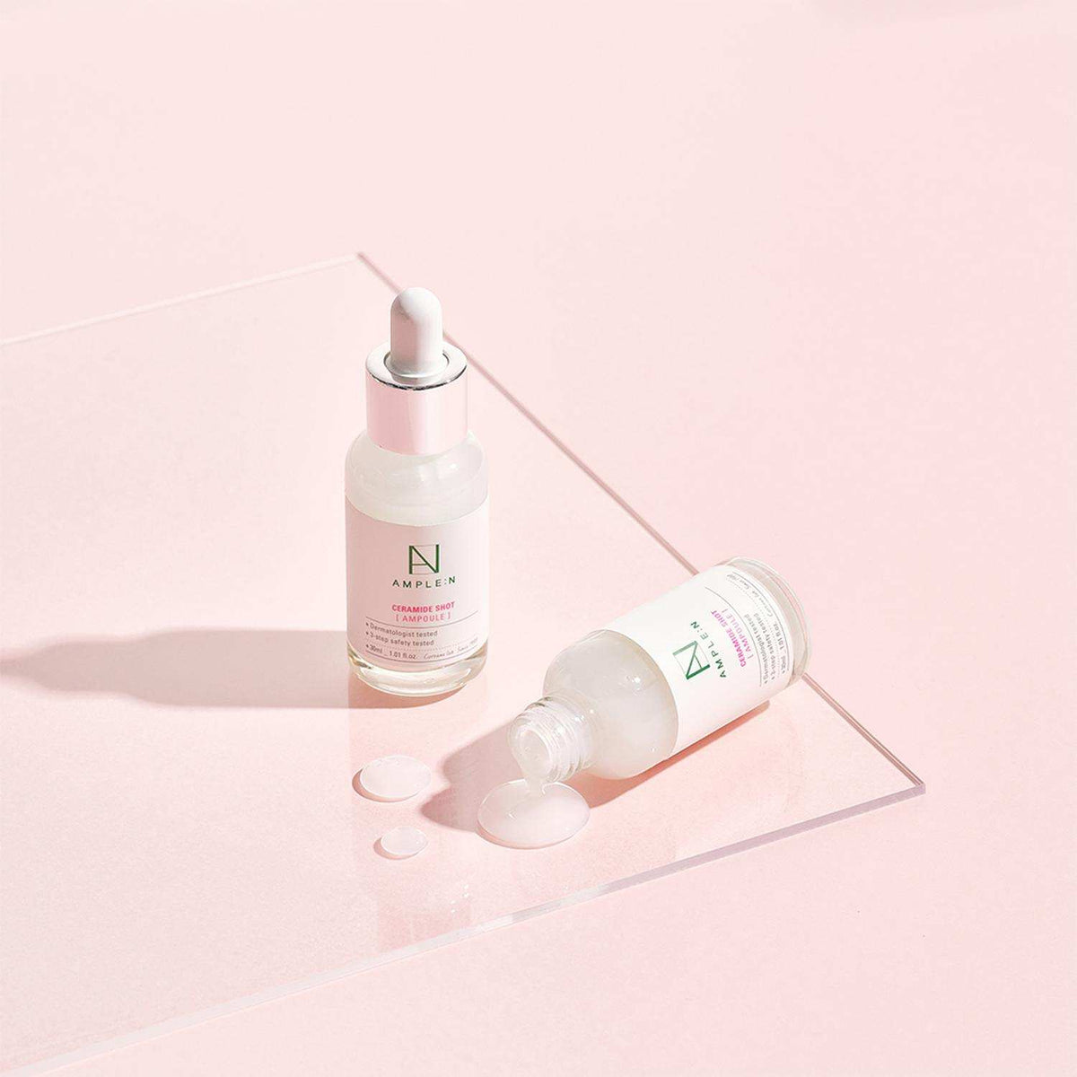 Detalle del mini sérum facial hidratante AMPLEN de 10 ml.